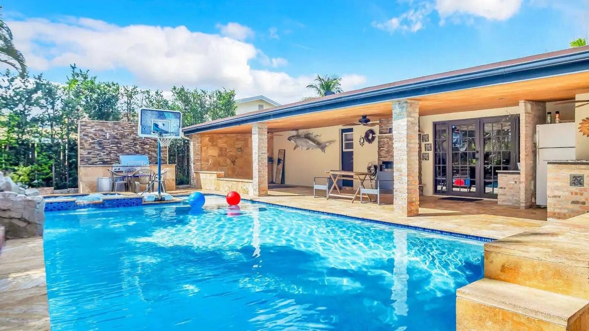 Sunrise House | Sunny Paradise w/Saltwater Pool Hot Tub & BBQ Grill 5 min to Sawgrass Mall