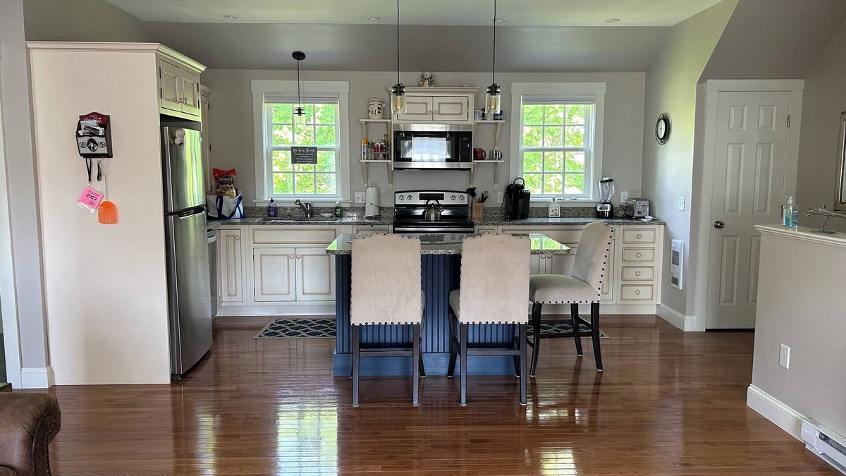 Kennebunk Apartment | Sunny, private apartment. Walk to Kennebunk Village. Close to beaches.