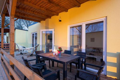 Donji Karin House | Sunny Resort