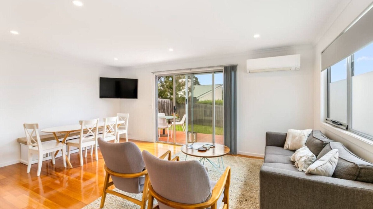 Kingston Beach House | Sunny Retreat in Kingston Beach