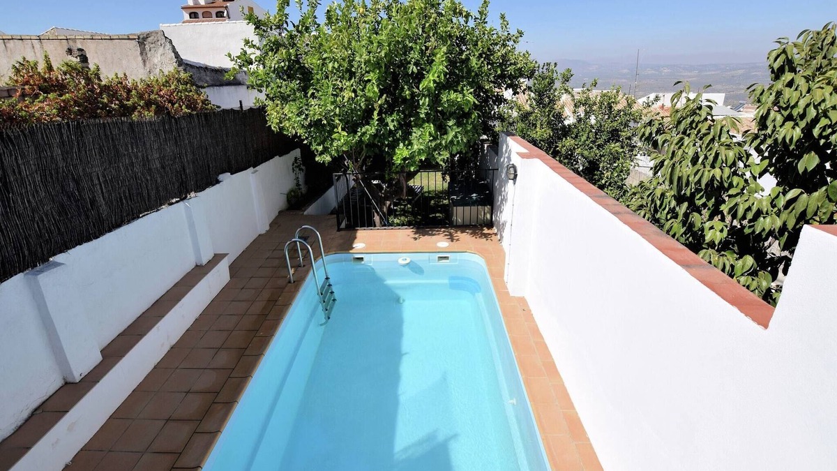 Rute House | Sunny Rute Villa with Pool