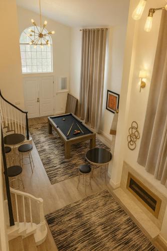 Sunset Park Apartment | Sunny Santa Monica House - Hot Tub, Game Room, BBQ, Projector