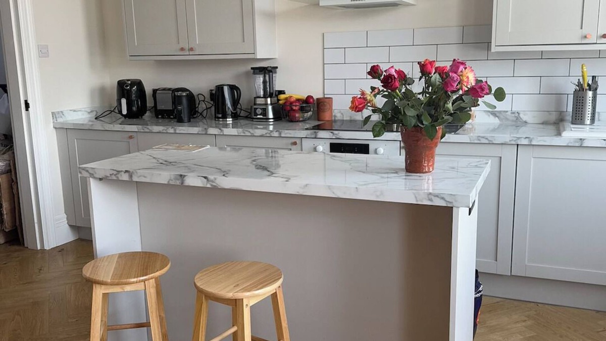 St Leonards-On-Sea Apartment | Sunny & Serene St. Leonards Retreat by Alexandra Park, Spacious Kitchen + Island
