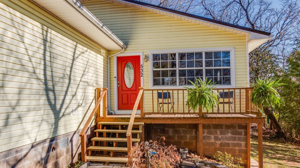 Fayetteville Cottage | Sunny Side Up - Charming 2-bedroom cottage with in Fayetteville