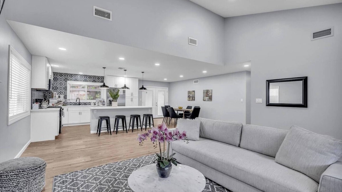 Santa Susana House | Sunny Single Story Simi Valley Valley Escape – Comfortable Home Great Amenities