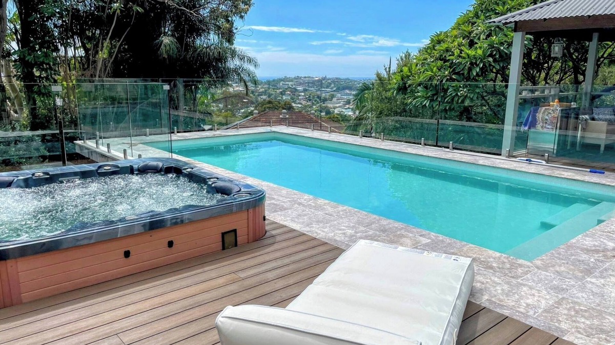 Allambie Heights Apartment | Sunny Spacious Suite with Pool + Spa - close to Manly Beach