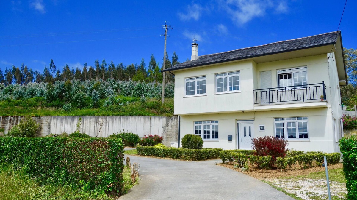 Ortigueira House | Sunny, spacious house with beautiful views, close to beaches and restaurants.