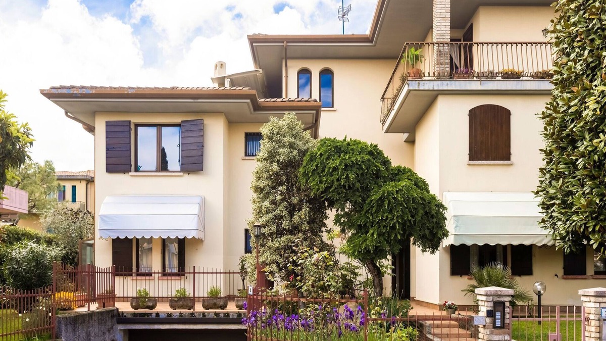 Colombare Apartment | Sunny Stay near Lake Garda