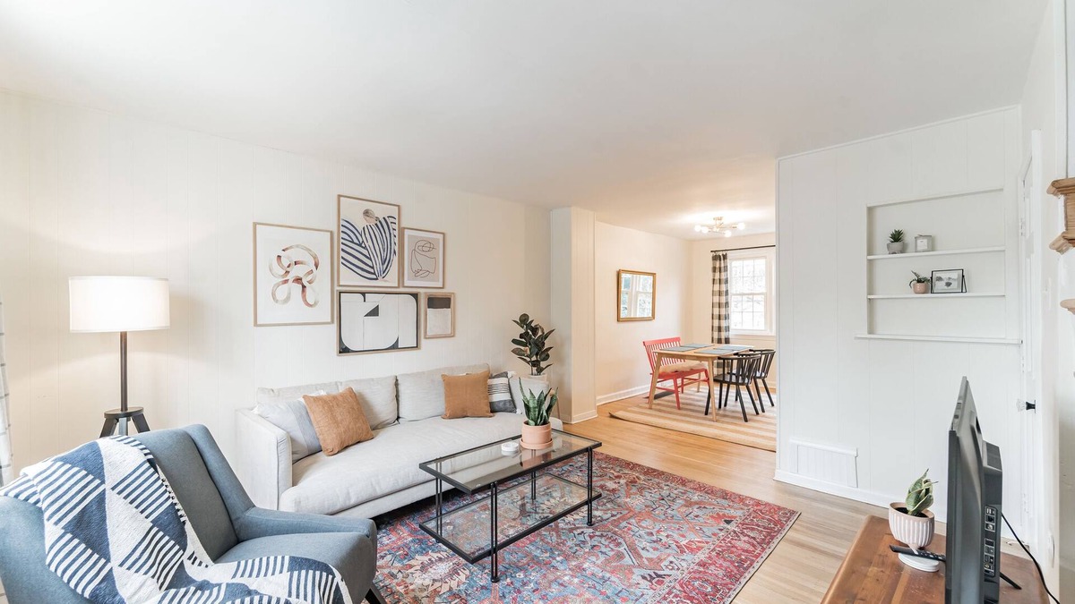 Roxborough-Manayunk House | Sunny & Stylish Manayunk Cottage w/Private Back Yard