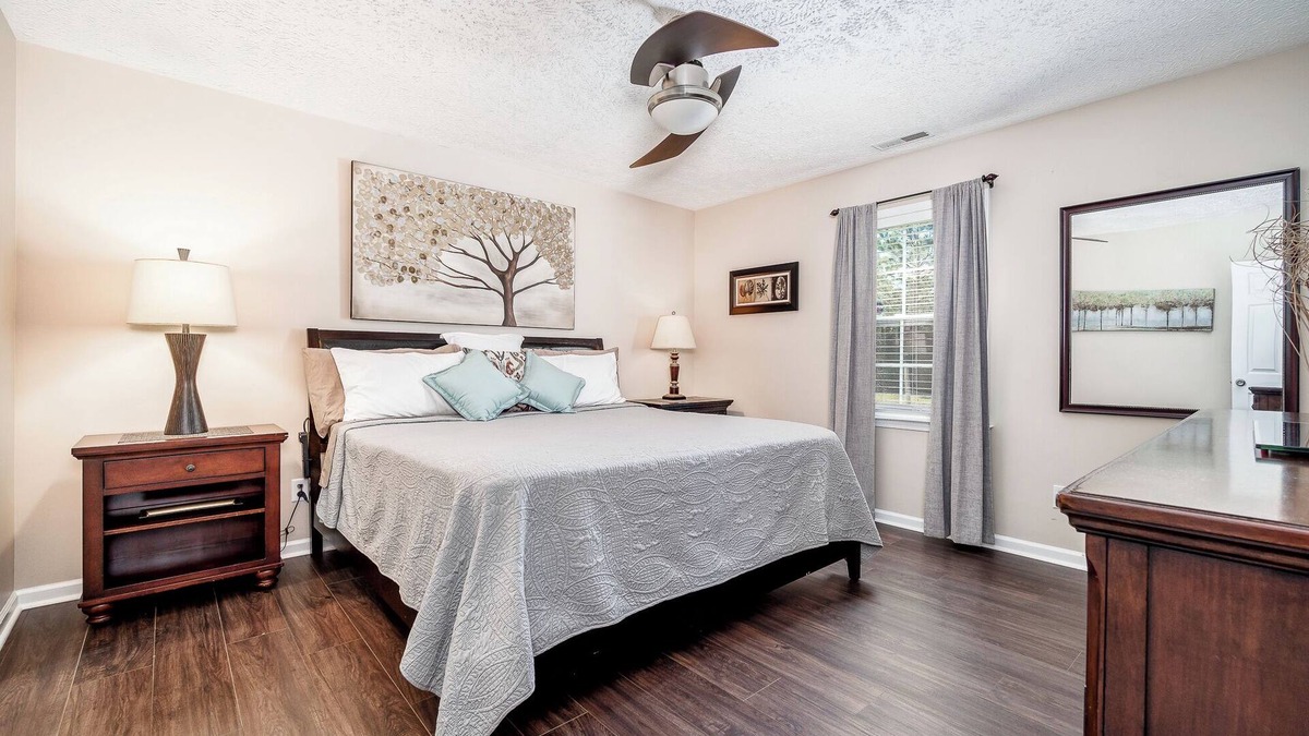 James City House | Sunny Suburban Retreat