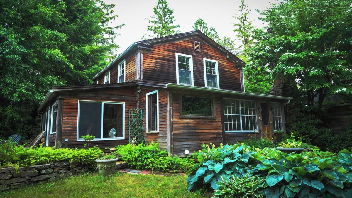 West Brookfield House | Sunnybrook House - 5 bedroom antique home in landscaped wooded grounds.