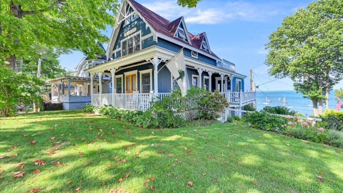 Bayside House | SunnySide Cottage with Pen Bay Views in Bayside