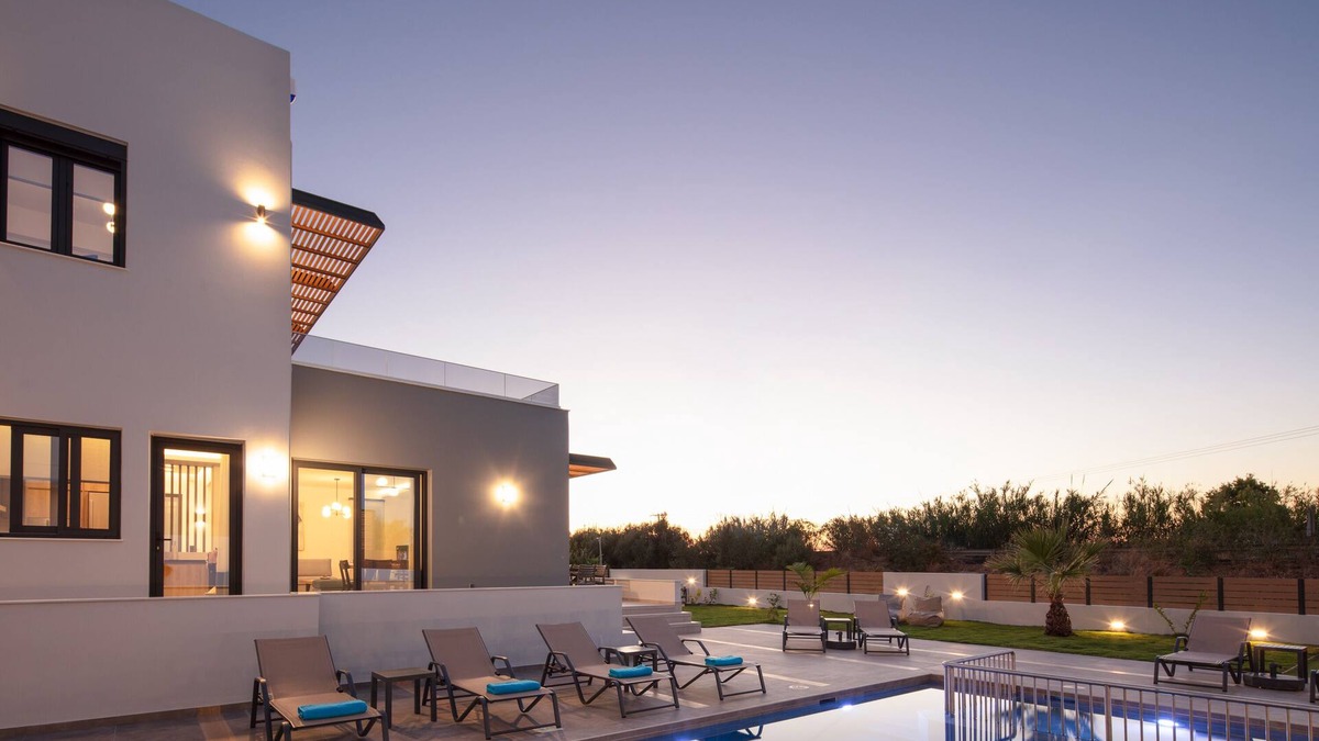 Pigianos Kampos Villa | Sunnyside Villa I, Just Steps to the Beach