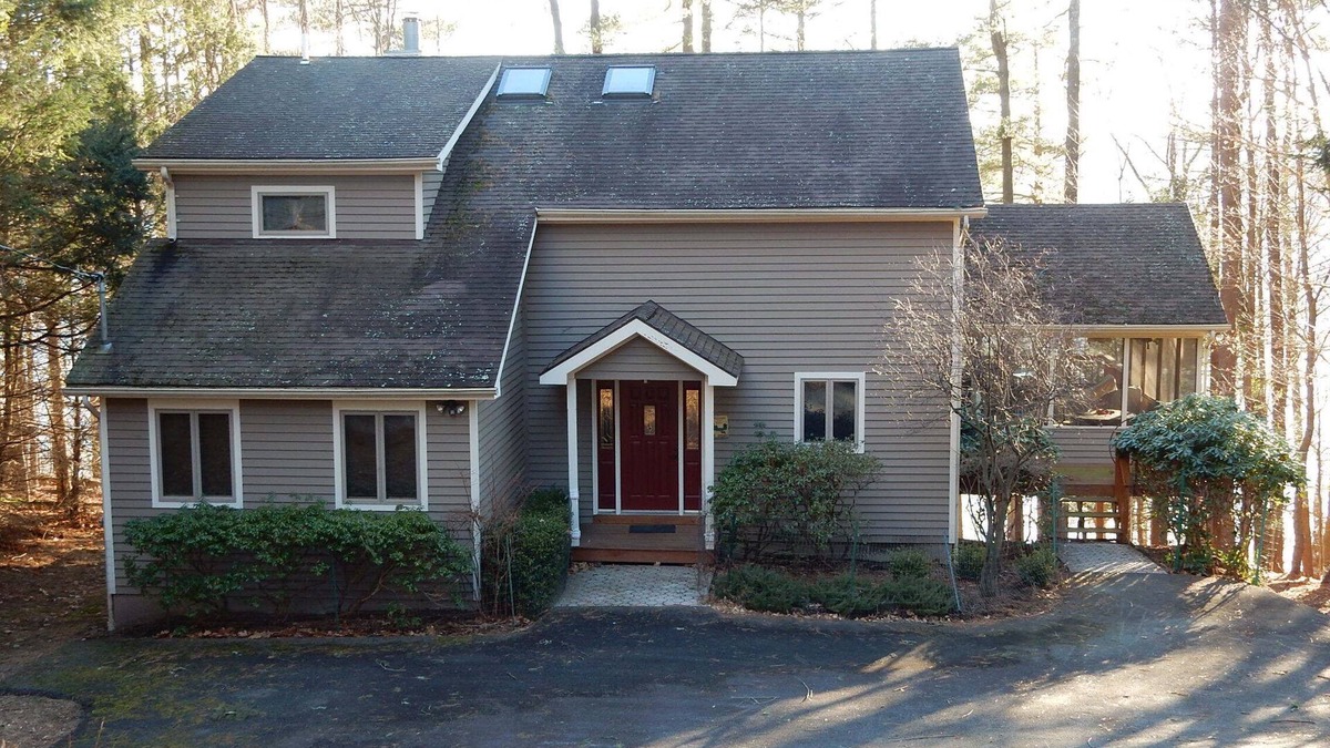 Paupack Ski Chalet | Sunnyview Lane Wallenpaupack Lakefront Chalet Spectacular Sunsets private dock