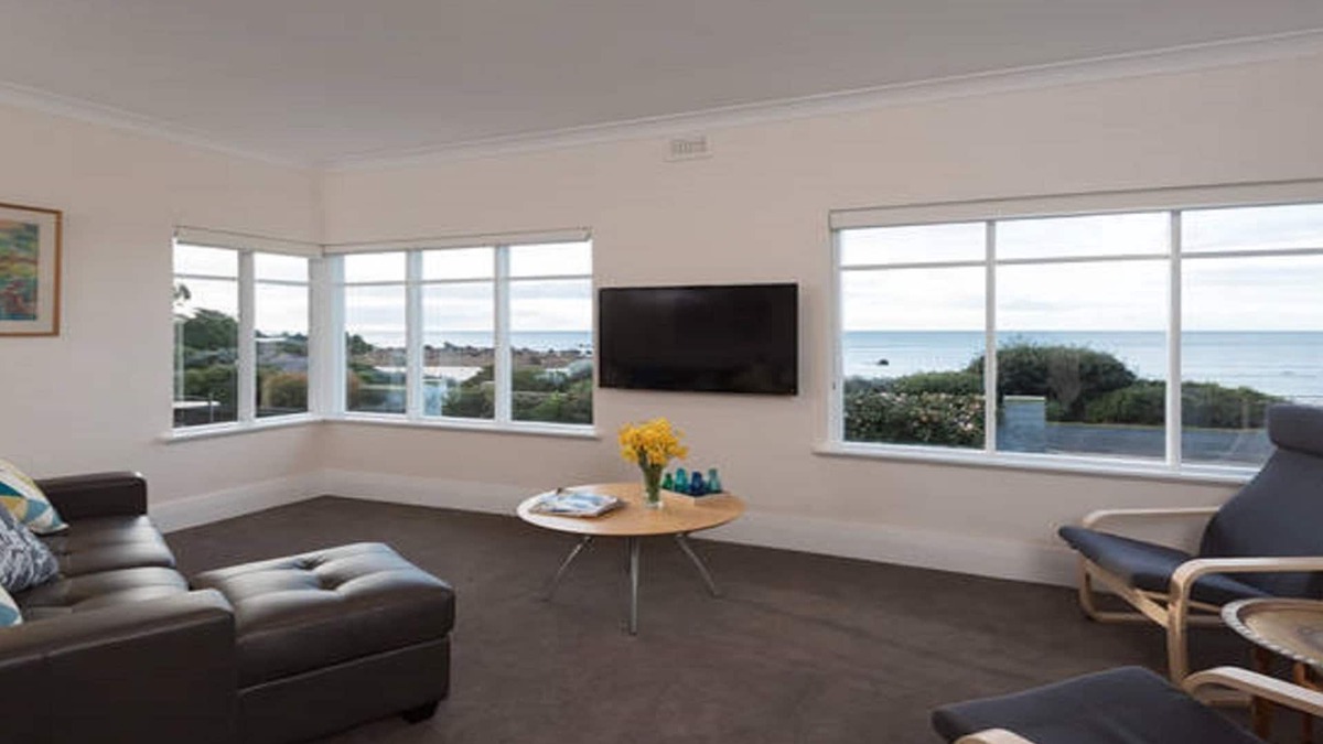 Penguin House | Sunrise at Penguin - beach retreat