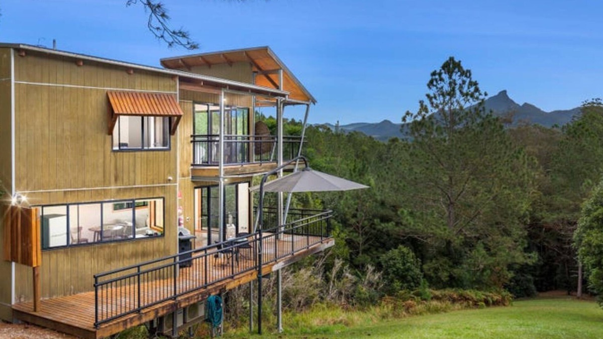 Smiths Creek Ski Chalet | Sunrise Chalet – Romantic Rainforest Haven