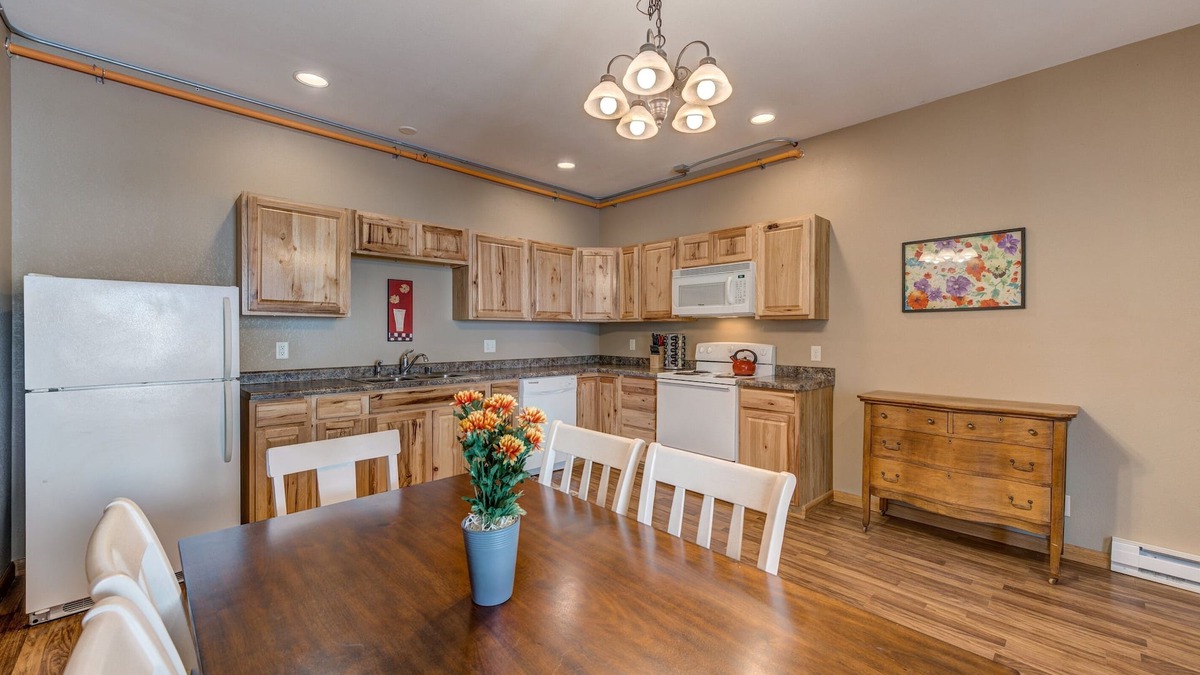 Pepin Condo | Sunrise Condo - Sunny Loft Bedrooms Near The Beach