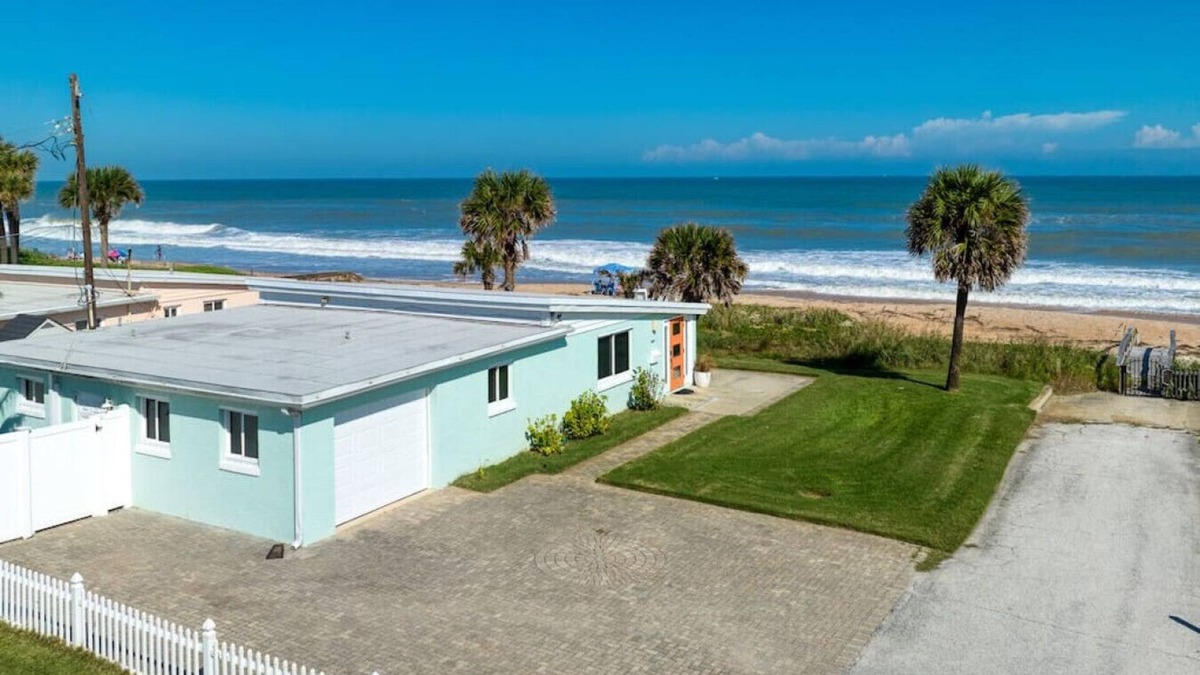 O'byrne House | Sunrise Cottage Beachfront Home