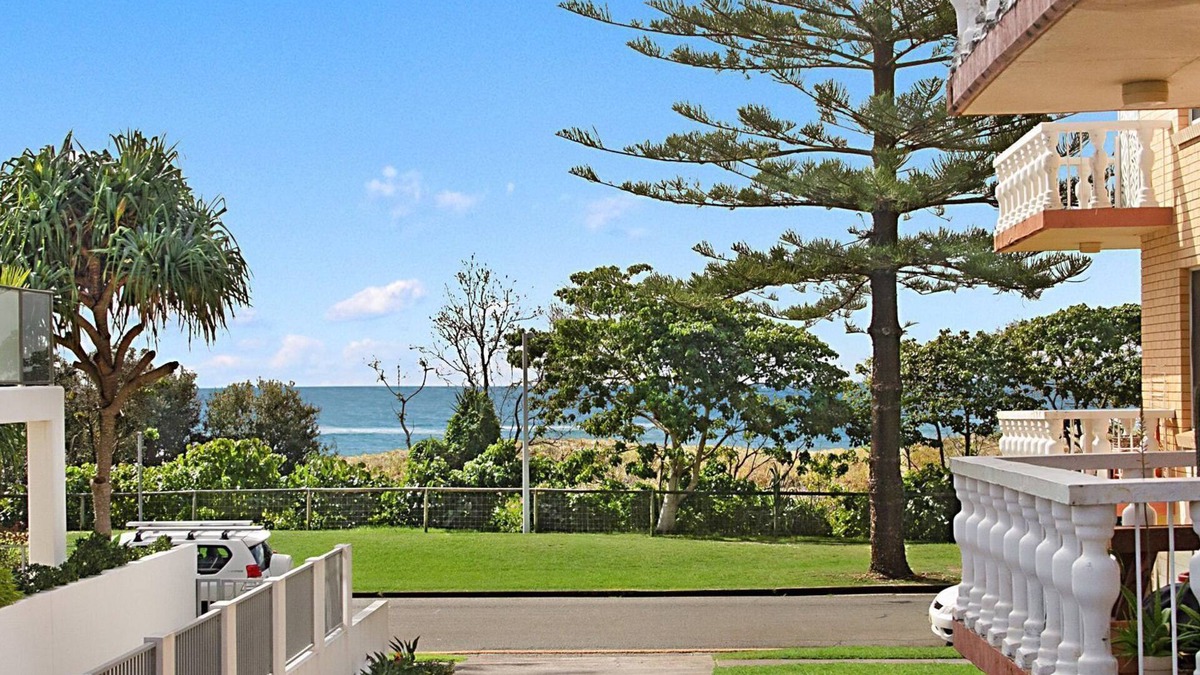 Bilinga Apartment | Sunrise Court 3 - Bilinga/North Kirra Beachfront