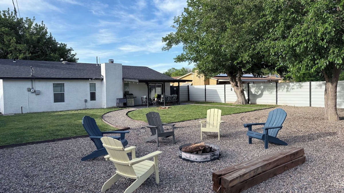 Roswell House | Sunrise Experience w/King Size Bed & Pet Friendly