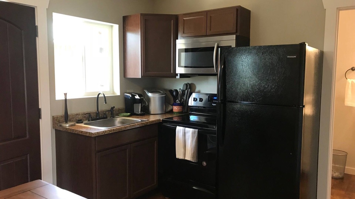 Melrose Cabin | Sunrise Fly Shop Lodge Unit 2 Kitchenette
