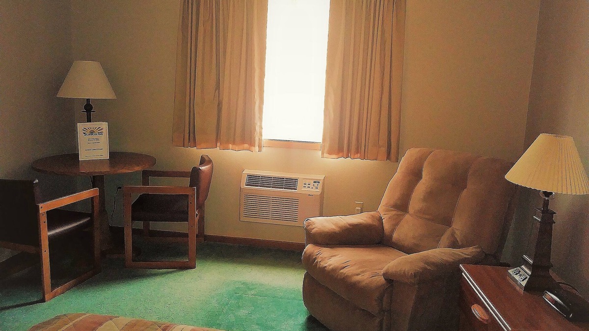 Mondovi Hotel | SunRise Inn Hotel