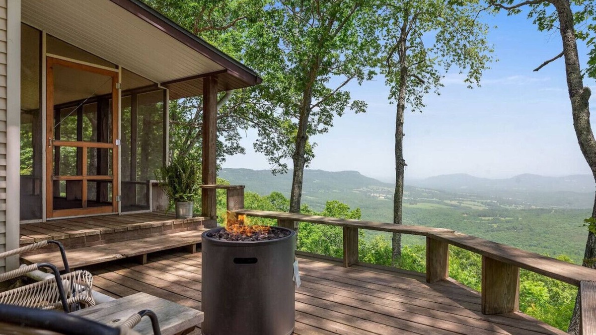 Jasper House | Sunrise Mountain Retreat-Summer Vacation with Hot Tub