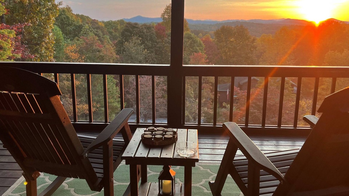 My Mountain Cabin | Sunrise on the Ridge - Mineral Bluff