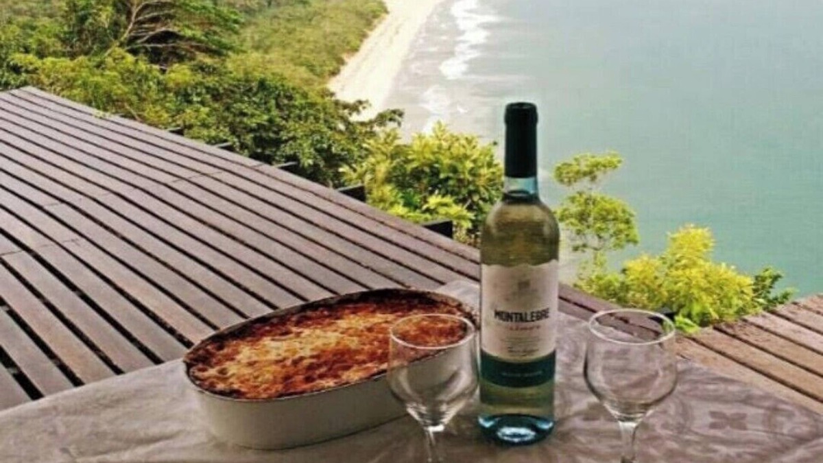 Picinguaba Apartment | Sunrise & Sunset Over Prumirim, puruba Beach, and Porcos Island"