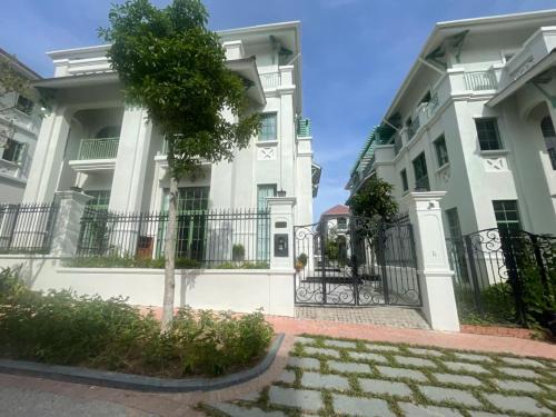 Khem Beach Villa | Sunrise Villa bãi Khem - biệt thự 4 phòng ngủ, 5 phòng tắm, thang máy riêng, máy giặt và sấy đồ, bếp với đầy đủ dụng cụ ăn uống, đồ dùng nấu ăn