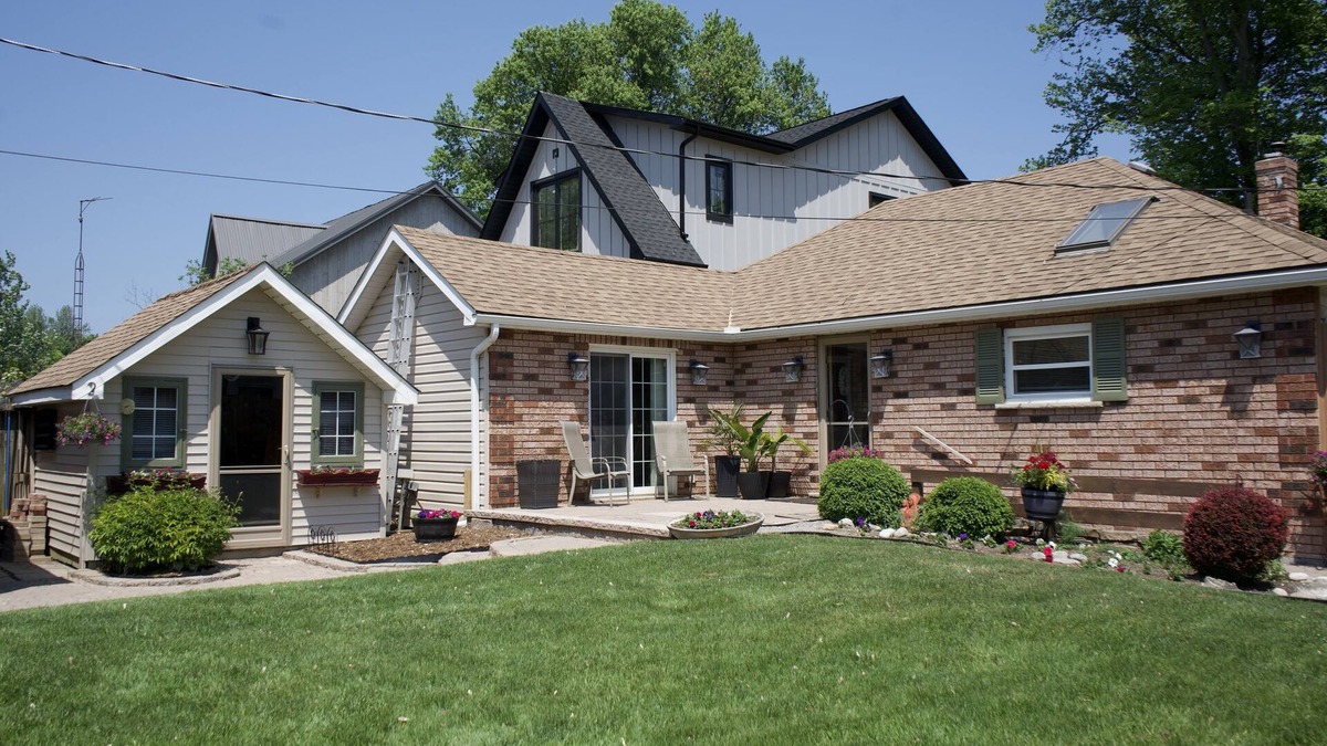 Innisfil Cottage | Sunrise Villa on the Lake
