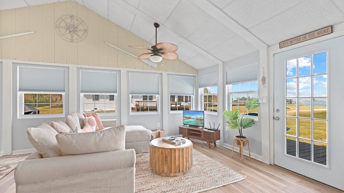 Point Lookout Cottage | Sunrise Waterfront Cottage with Dock & Kayaks!