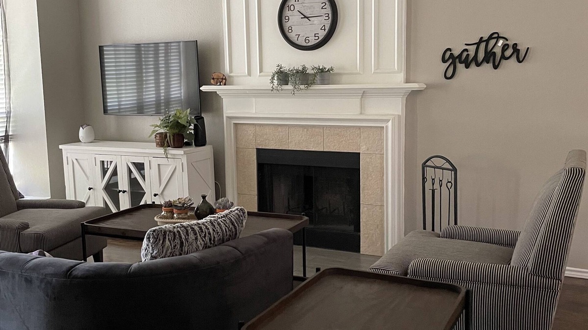 Cibolo House | Sunrose Cottage - Fresh & Clean - King Suite + free Wifi - Pet Friendly
