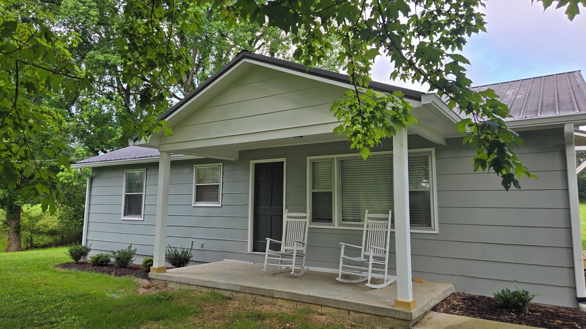 Cookeville House | Sunset AcresnNewly renovated 2 bedroom and 1 bath in Cookeville,TN