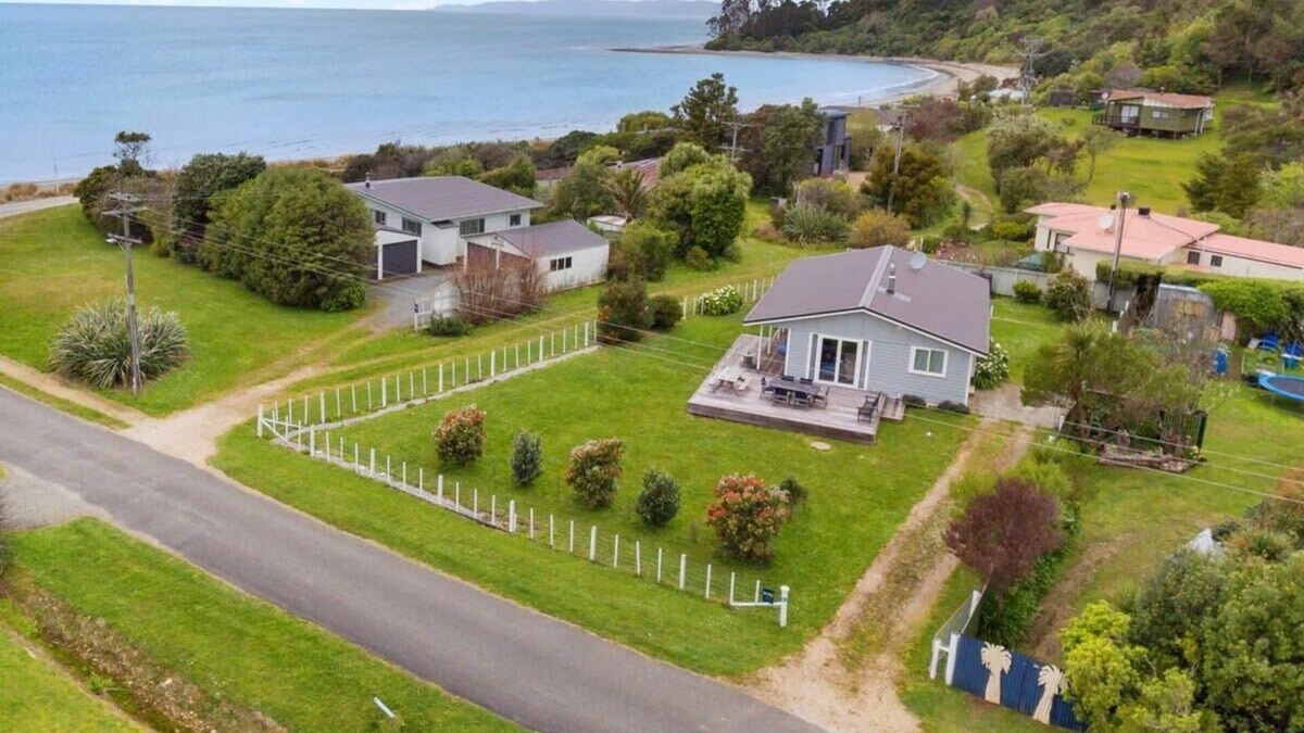 Parapara House | Sunset at Parapara Beach