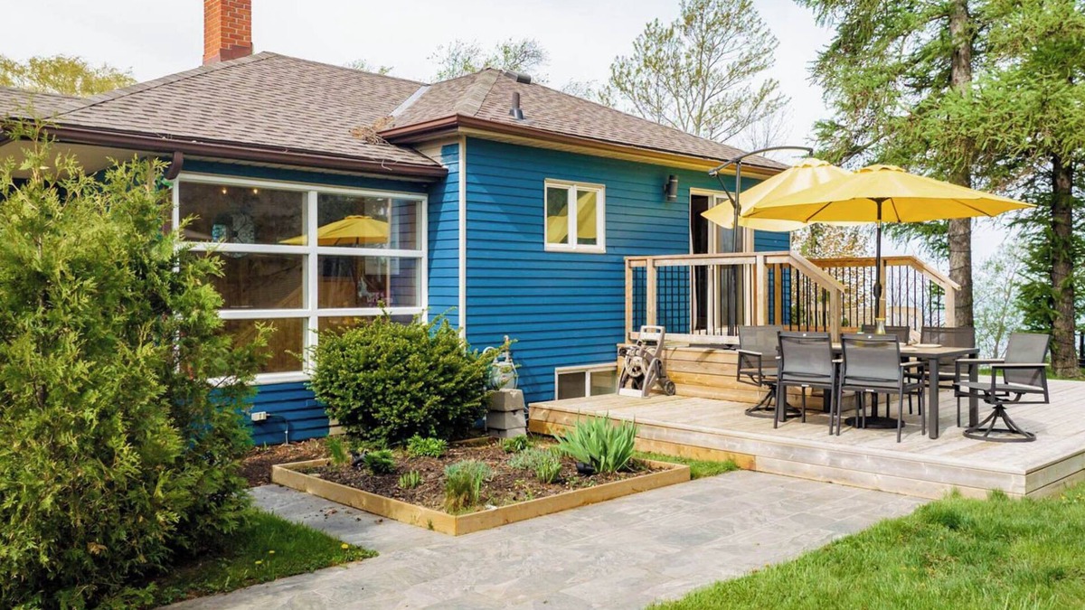 Dashwood Cottage | Sunset at SchadeView, Lake views! King Bed! Private Lake Access