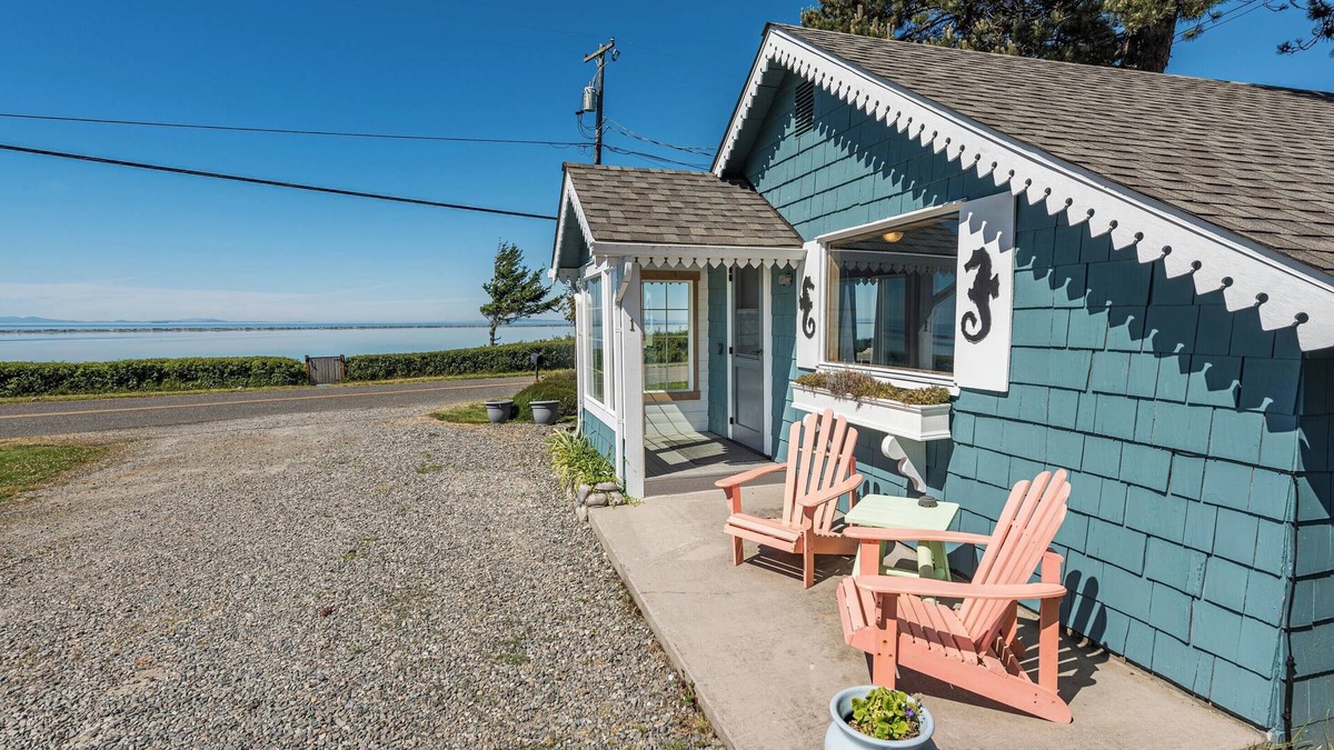 Sequim Cottage | Sunset Bay Cottage - King, jetted tub, Ocean view, Full Kitchen