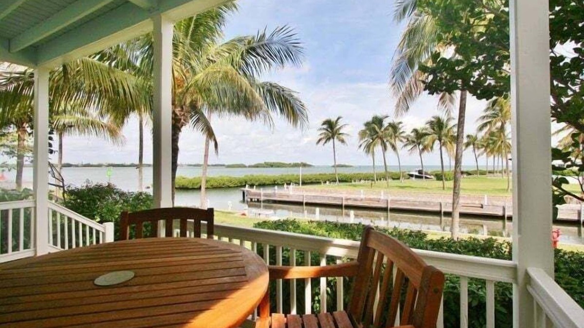 Indigo Reef Marina Homes House | Sunset Bay ~ Luxury Waterfront Villa, 31' Boat Slip