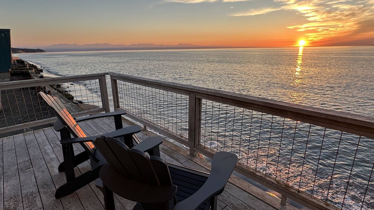 Oak Harbor Cottage | Sunset Beach Haven; Seriously Waterfront-"It's Like Living on a Boat", Whidbey