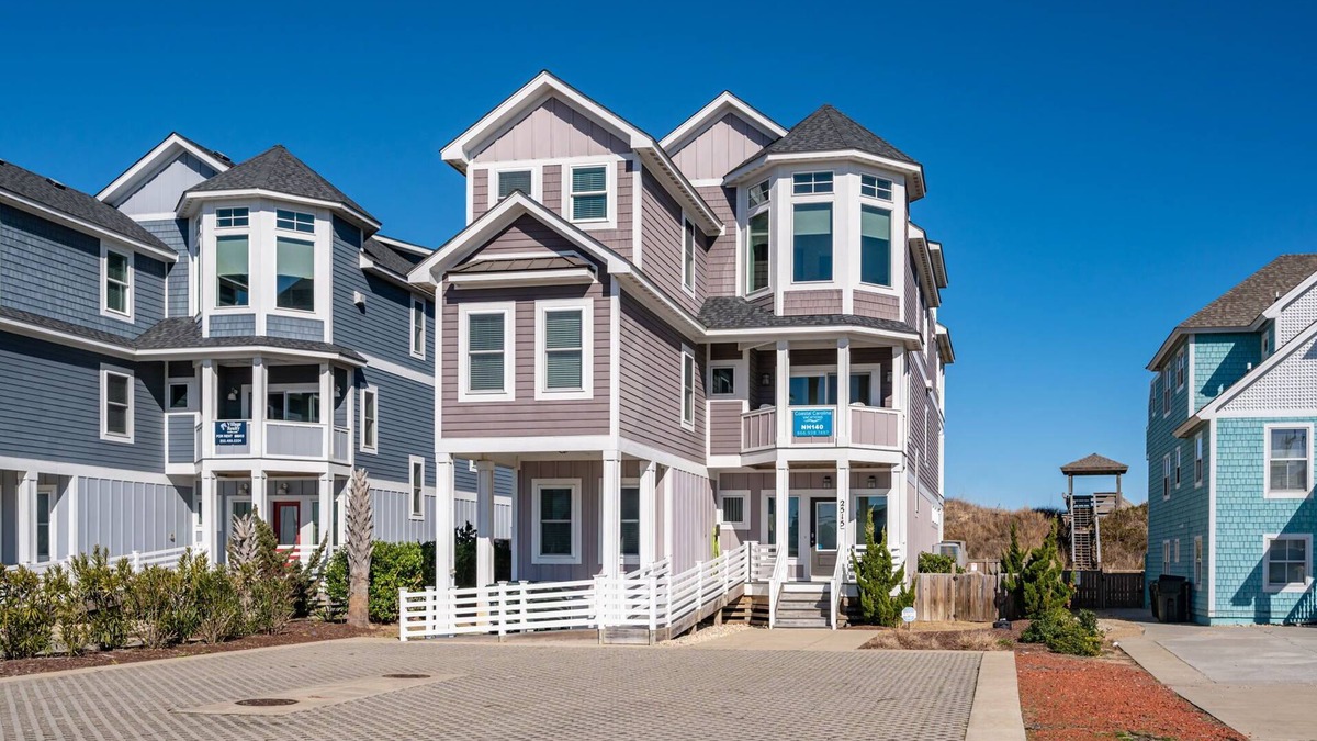 Nags Head House | Sunset Beach House: Great views, private pool, hot tub, pool table & elevator
