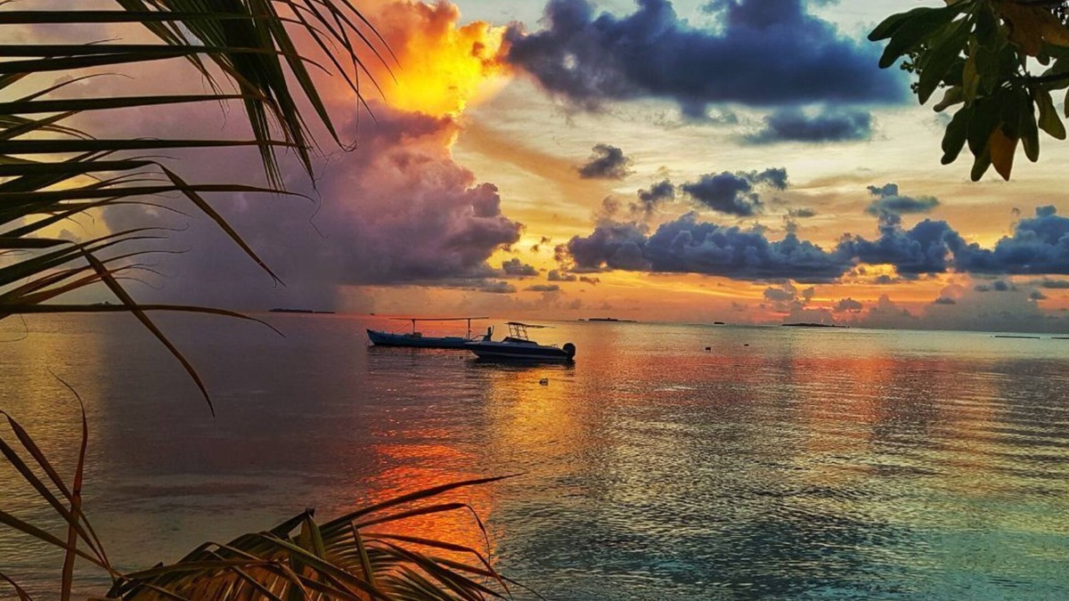 Dhangethi Hotel | Sunset Beach View
