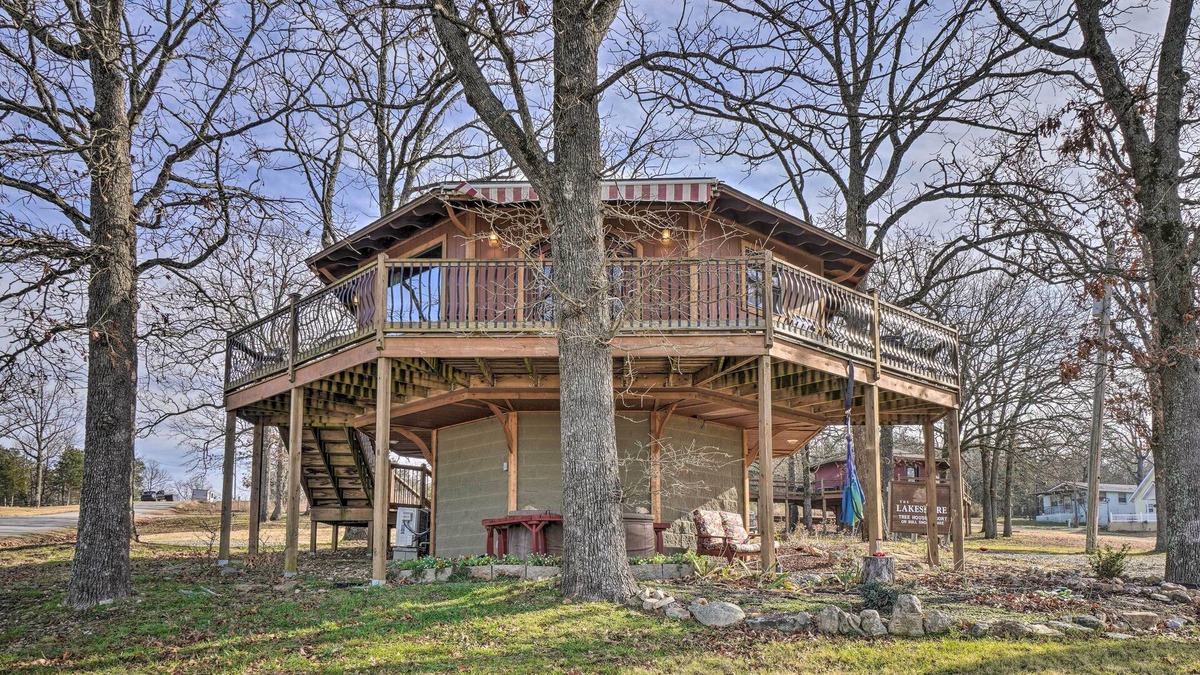 Diamond City Cabin | 'Sunset Bluff Treehouse': On Bull Shoals Lake!