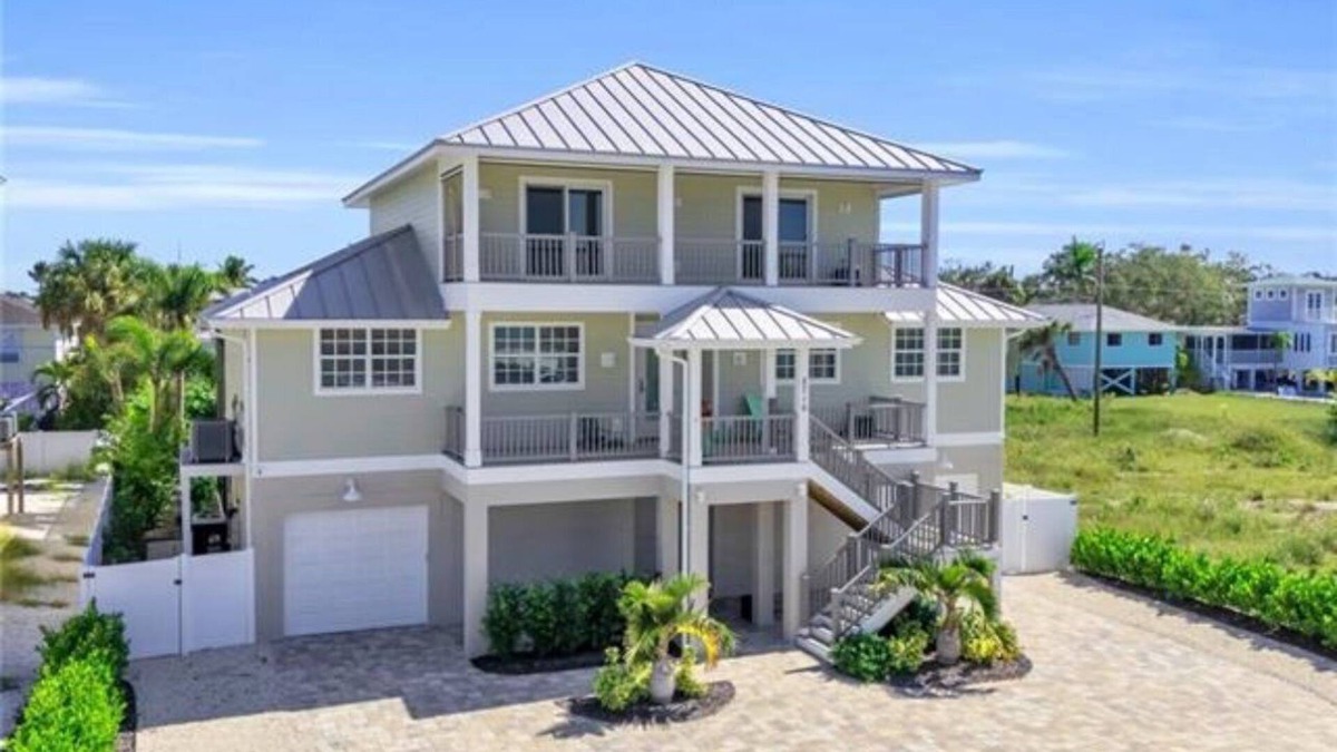 Mid Island House | Sunset Breeze - Five Bedroom House, Sleeps 10