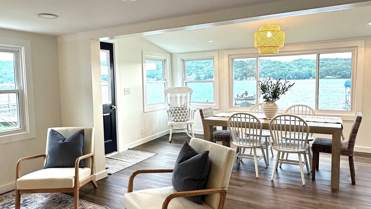 Moravia Cottage | Sunset Bungalow on the water