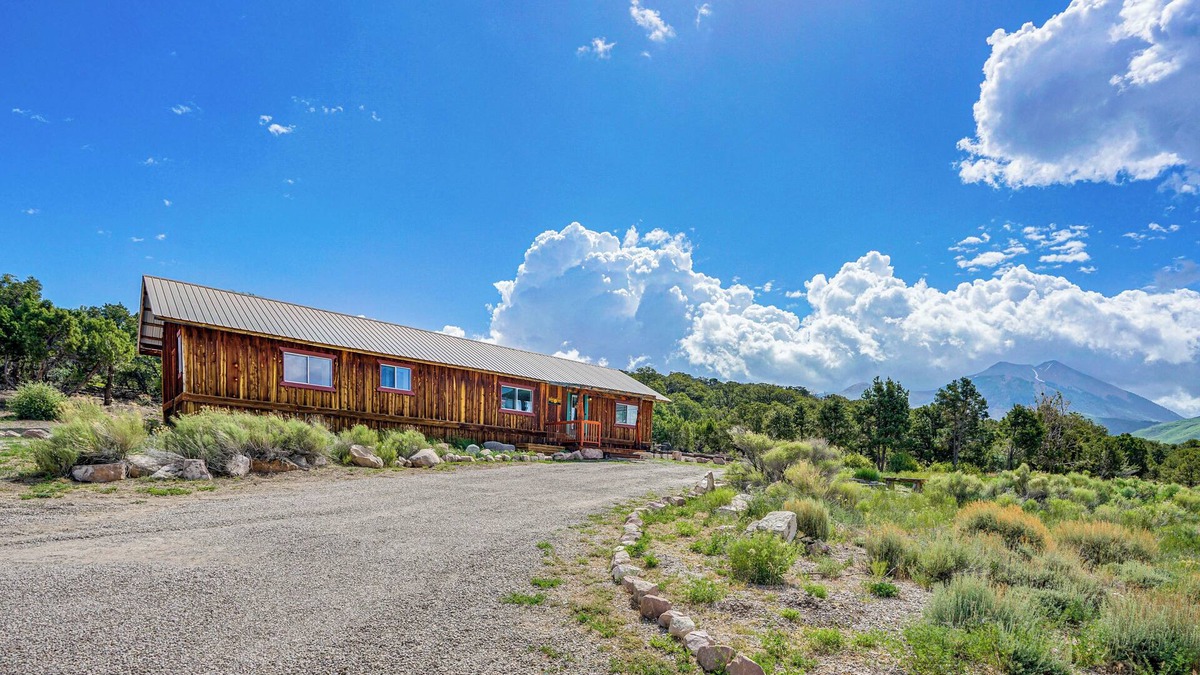 Spanish Valley Cabin | ‘Sunset Cabin’ near Moab w/Stunning Views!
