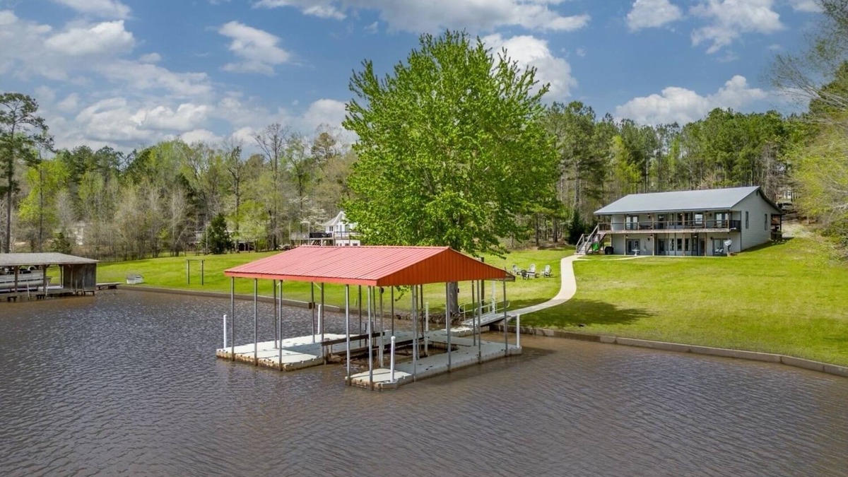 Lake Oconee House | Sunset Estate 7 bedrooms, Sleeps 18! + Game Room
