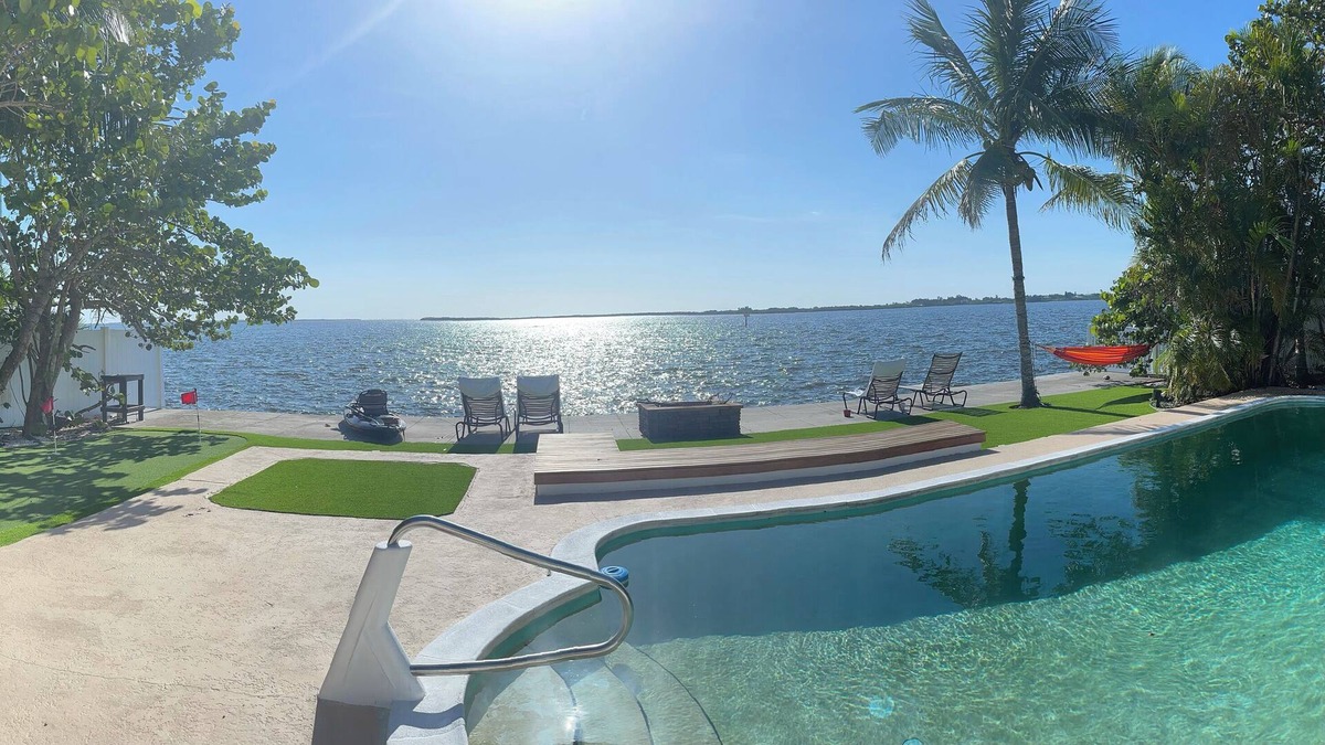 Bay Colony House | SUNSET HAVEN-AMAZING VIEWS-WATERFRONT POOL WITH PRIVACY-FISHING-PUTTING GREEN