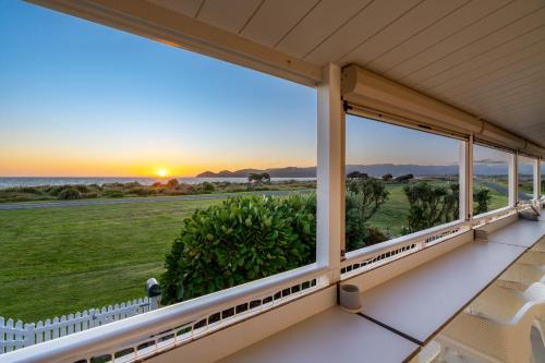 Mahia House | Sunset Haven - Mahia Holiday Home