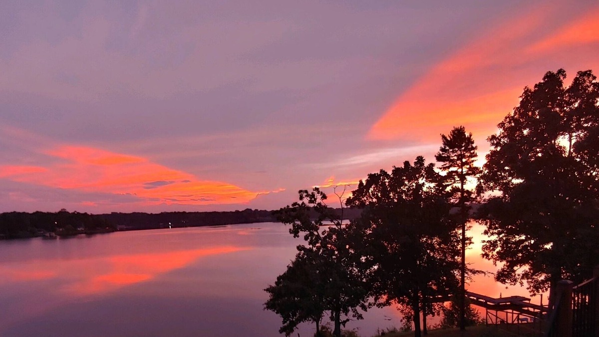 Centre House | "Sunset Hideaway" Lakefront Weiss Lake with large private dock - boats welcome!