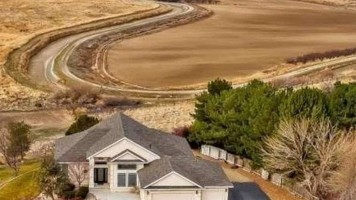 Nampa House | Sunset Hills1600 sq. ft. lower-level apt. (3 bedrooms, 2 king beds)